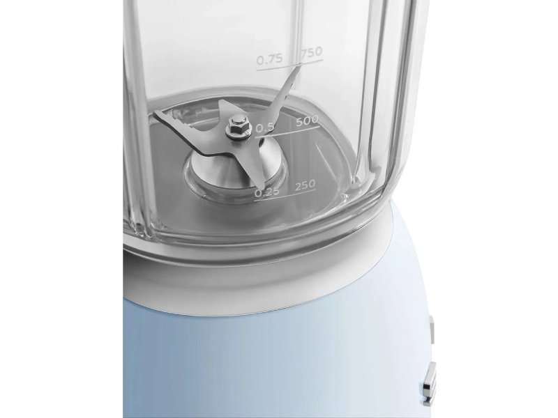Smeg BLF03PBEU — стальные ножи в основании тританового кувшина, градуированная шкала на стенке