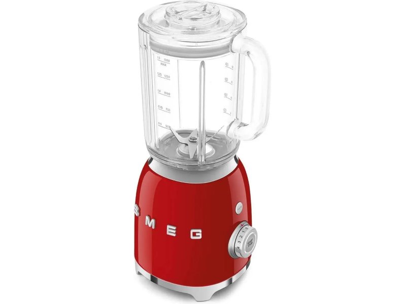 Smeg BLF03RDEU вид сбоку под углом 45 градусов — форма корпуса, расположение ручки кувшина и регулятора скорости