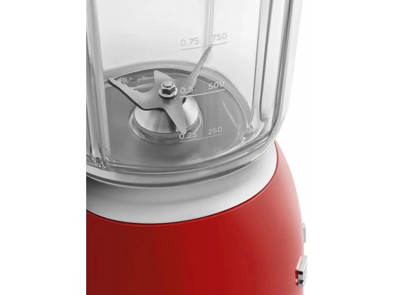 Smeg BLF03RDEU стальные ножи и градуированная шкала внутри тританового кувшина