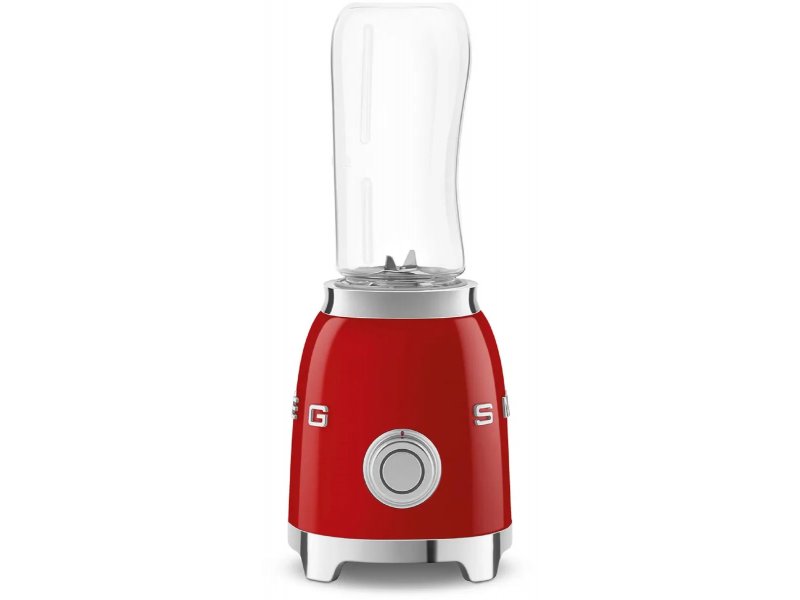 Smeg PBF01RDEU вид спереди — круглая кнопка управления в центре корпуса, пластиковый кувшин с ножами