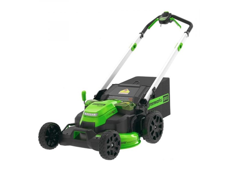 Greenworks GD60LM61 вид спереди — зелёно-чёрный корпус, стальная дека, складные ручки