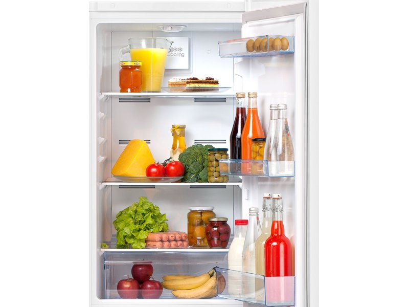 Beko B1RCNK272W верхняя холодильная камера открытая дверь боковые отделения