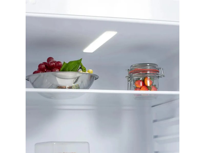Бирюса Б-553 LED-освещение холодильной камеры — полки со свежими продуктами