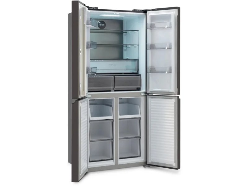 Hyundai CM45043F — все четыре двери открыты, полный вид внутреннего пространства холодильника и морозильника
