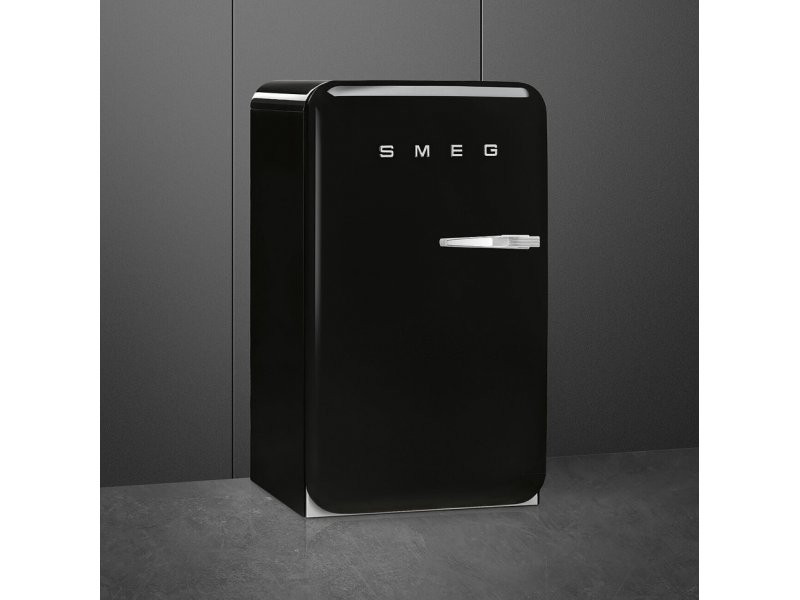 Smeg FAB10LBL6 черный — боковой профиль, ретро-дизайн и компактные габариты 97×54,5×65,9 см