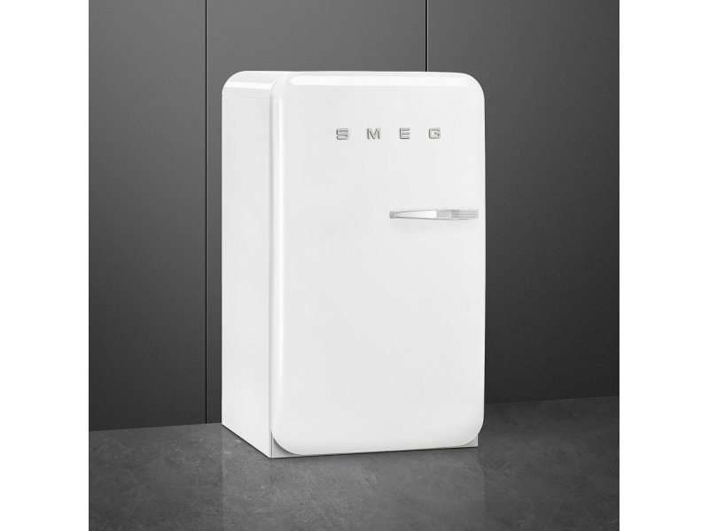 Smeg FAB10LWH6 — боковой профиль, округлый ретро-корпус белого цвета