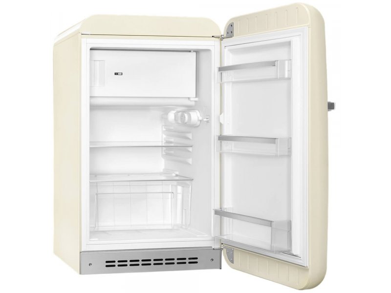 Smeg FAB10RCR6 интерьер — стеклянные полки, регулятор температуры, ящик для овощей