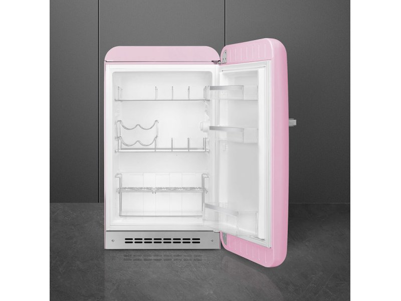 Smeg FAB10RPK6 — открытая холодильная камера, 2 стеклянные полки и ящик для овощей