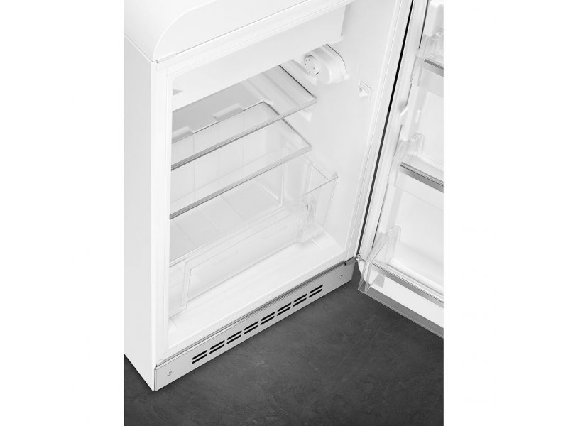 Smeg FAB10RWH6 &mdash; ящик для овощей, полки и вентиляционные отверстия внутри холодильной камеры