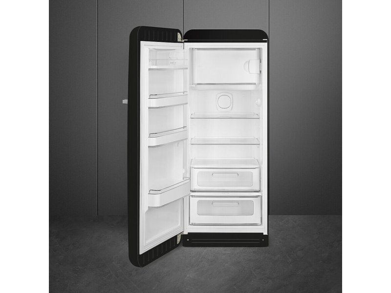 Smeg FAB28LBL6 чёрный — боковой вид, хромированная ручка и ретро-силуэт корпуса