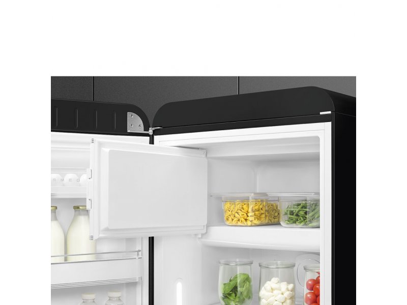 Smeg FAB28LBL6 — механический регулятор температуры и светодиодное освещение камеры