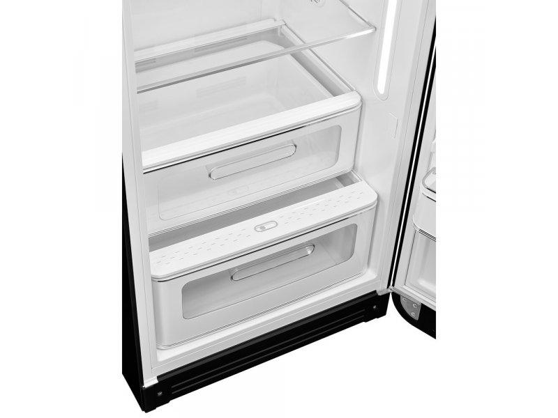 Smeg FAB28RBL6 вид сбоку глубина 76.8 см размещение в интерьере кухни