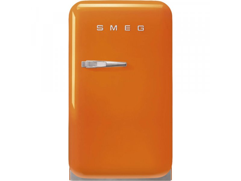 Smeg FAB5ROR6 оранжевый — вид спереди, ретро-дизайн 50-х, закрытая дверь с хромированной ручкой