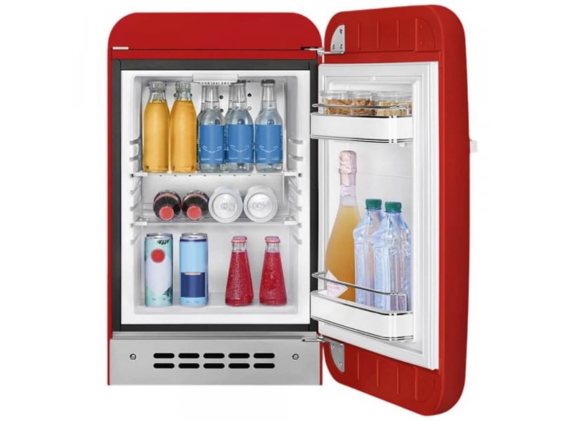 Smeg FAB5RRD6 красный загружен напитками и продуктами демонстрация вместимости 34 л