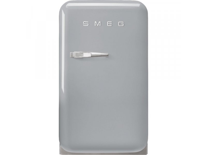 Smeg FAB5RSV6 серебристый — вид спереди, ретро-дизайн с хромированной ручкой