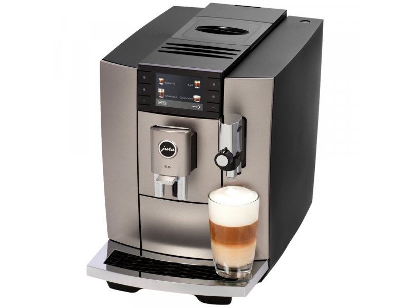 Jura E8 Midnight Silver дисплей включён приготовление кофе в стеклянный стакан