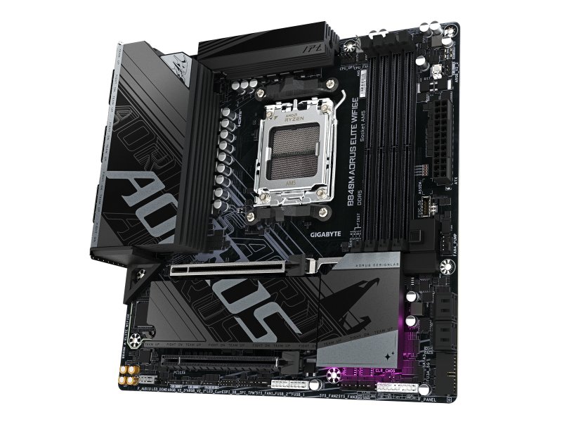 GIGABYTE B840M AORUS ELITE WIFI6E вид под углом — слоты расширения PCIe, разъёмы питания ATX, радиаторы M.2 и VRM