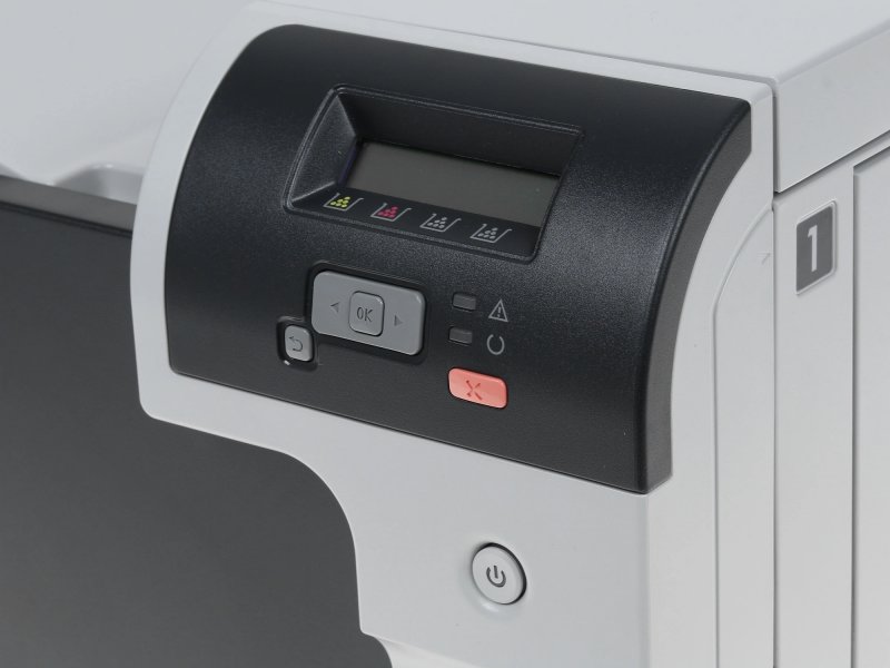 HP Color LaserJet Pro CP5225N — разъём Ethernet RJ-45 и USB 2.0 на задней панели