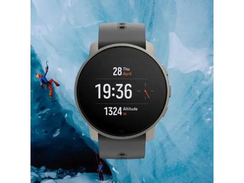 Suunto 9 Peak Pro — вид на фоне горных ледников дизайн в реальной среде использования
