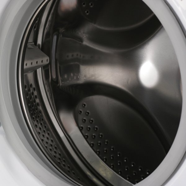 Indesit IWUC 4105 CIS &mdash; внутренний барабан 27 л, отверстия для равномерного распределения белья