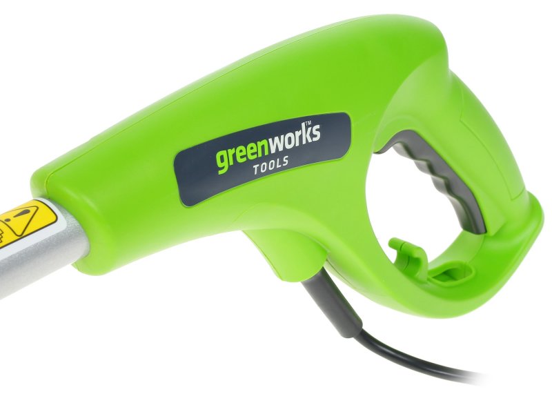 Greenworks GST5033 &mdash; верхняя часть, рукоятка с логотипом Greenworks Tools, чёрно-зелёный дизайн