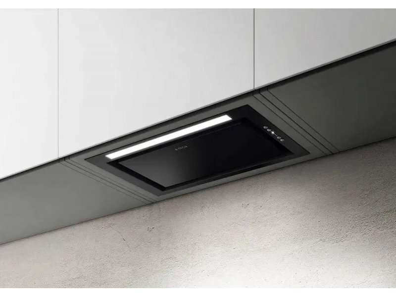 Elica Hidden 2.0 BL MAT/A/72 установлена в подвесной шкаф — боковой вид интеграции, панель управления справа