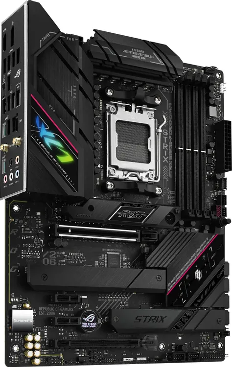 ASUS ROG STRIX B650E-F GAMING WIFI VRM зона питания и радиаторы охлаждения