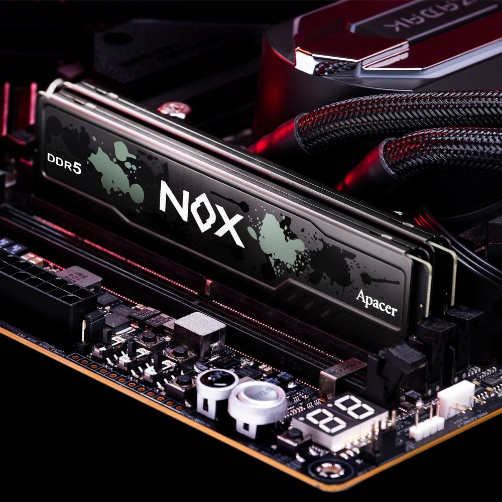 Apacer AH5U64G52C522MBAA-2 DDR5 модуль установлен на материнской плате — вид сверху