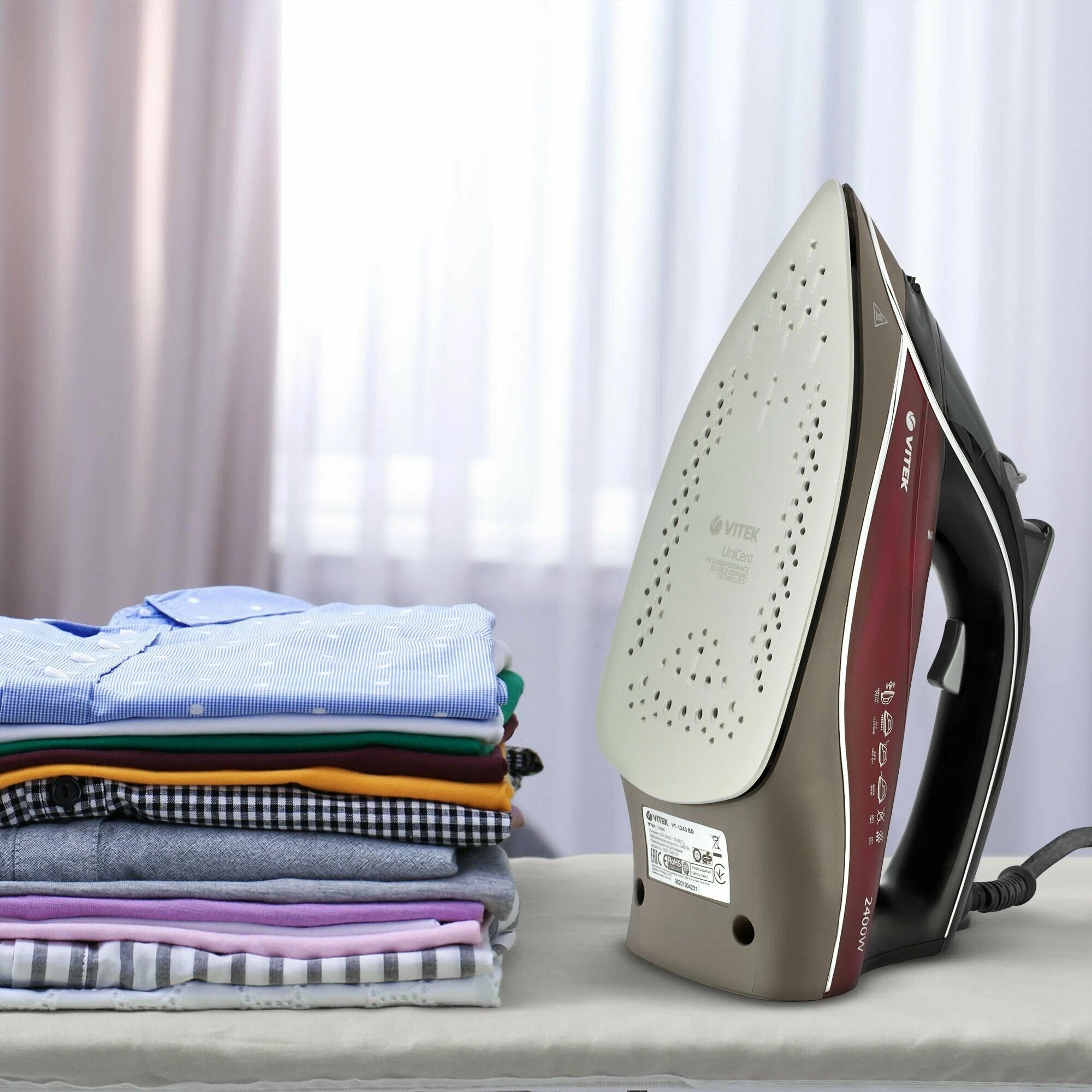 Утюг Vitek VT-1240, мощность 2400Вт, подошва Unicera, защита от перегрева