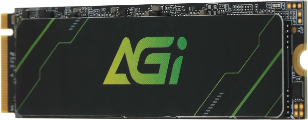 AGI AI818 2 ТБ M.2 SSD — боковой профиль, золотые контакты разъёма M-key