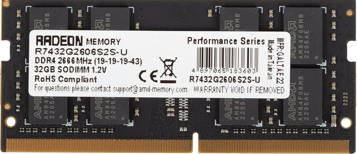 AMD Radeon R7 Performance Series Black 32 ГБ DDR4 SODIMM — вид спереди, чёрная плата с золотыми контактами