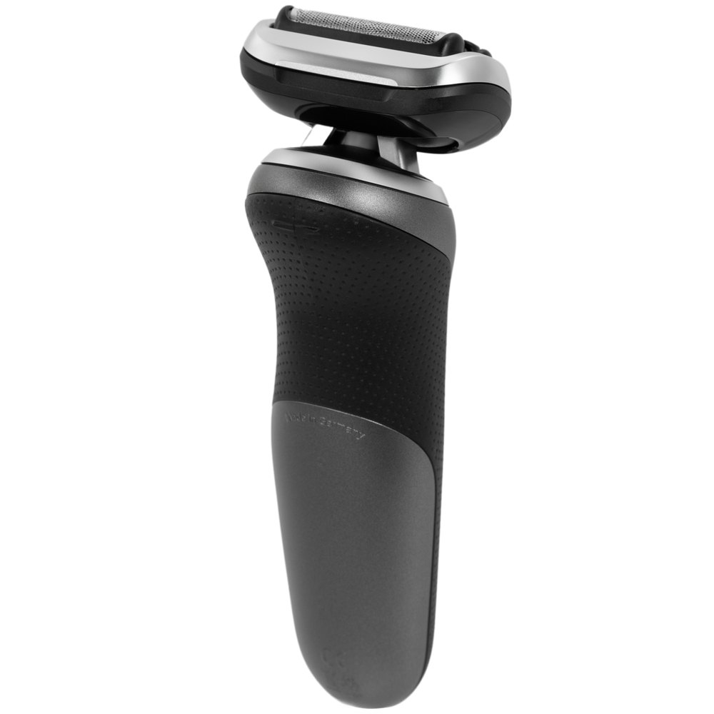Braun 72-G1200s боковой профиль &mdash; компактный цилиндрический корпус с текстурированной поверхностью для надёжного хвата