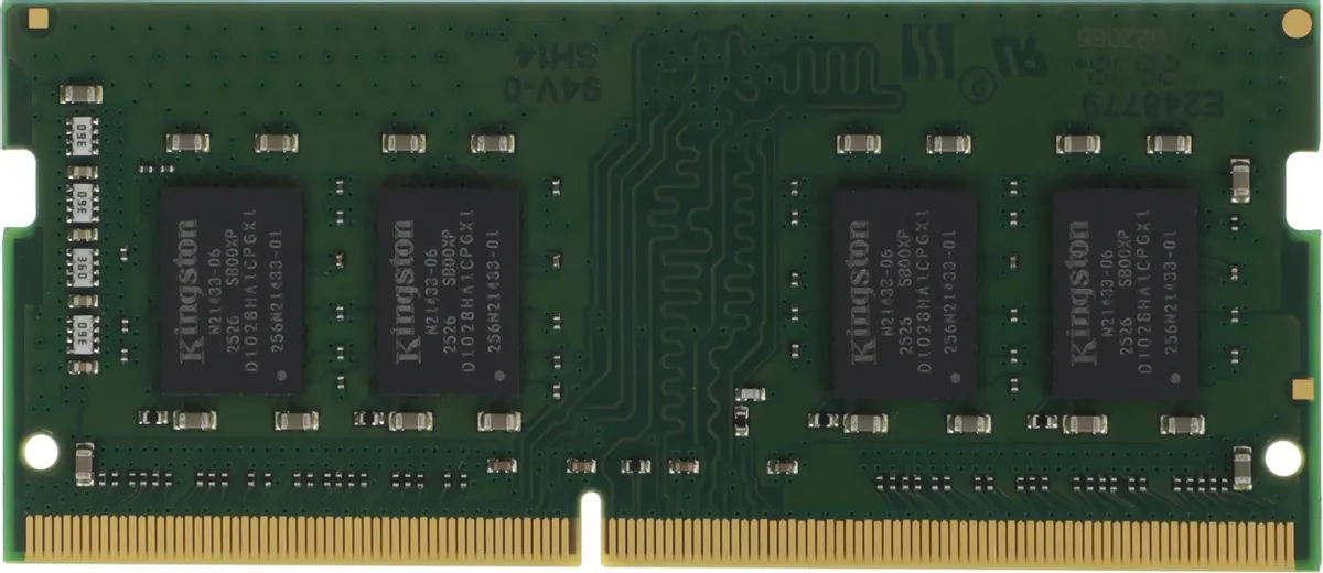 Kingston ValueRAM KVR32S22S8/8WP DDR4 SODIMM 8 ГБ — вид сверху на плату с микросхемами и золотыми контактами
