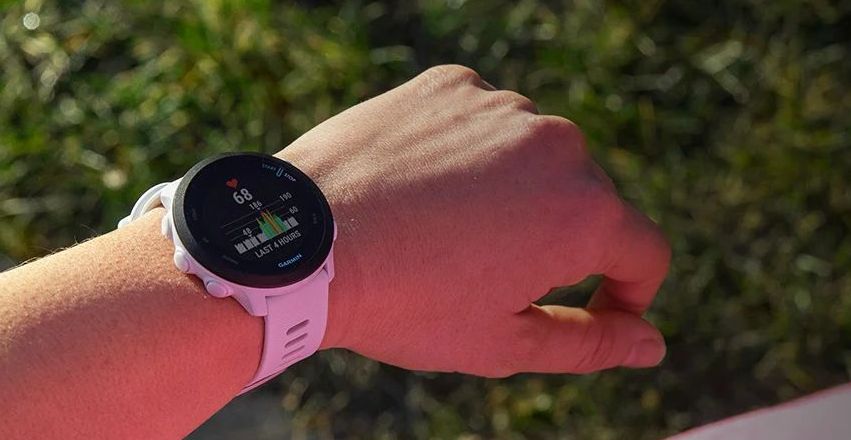 Garmin Forerunner 55 экран с данными тренировки — интерфейс и показатели