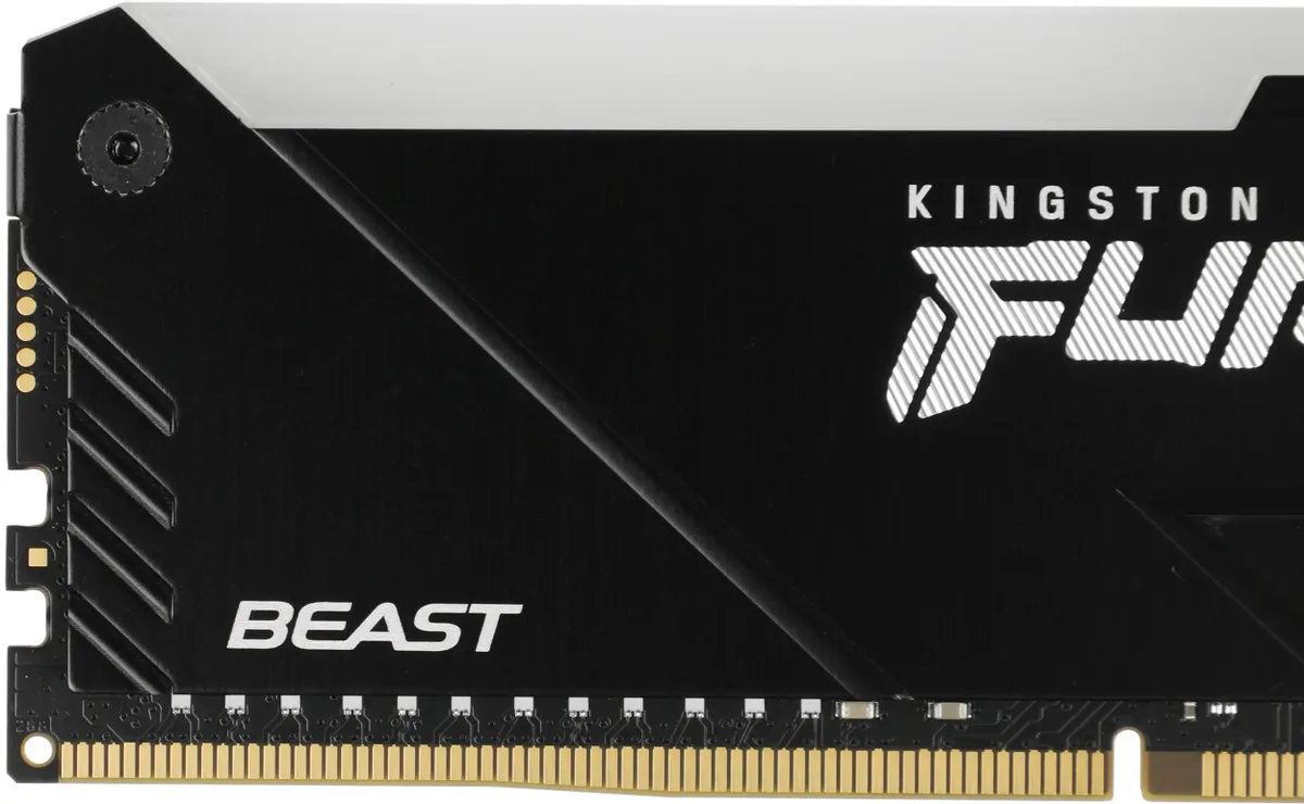 Kingston Fury KF426C16BB2A/32 DDR4 — боковой профиль, чипсеты и технические маркировки на корпусе