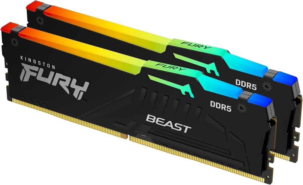 Kingston Fury Beast KF556C36BBEAK2-32 вид под углом 45 градусов, геймерский дизайн с градиентной RGB подсветкой