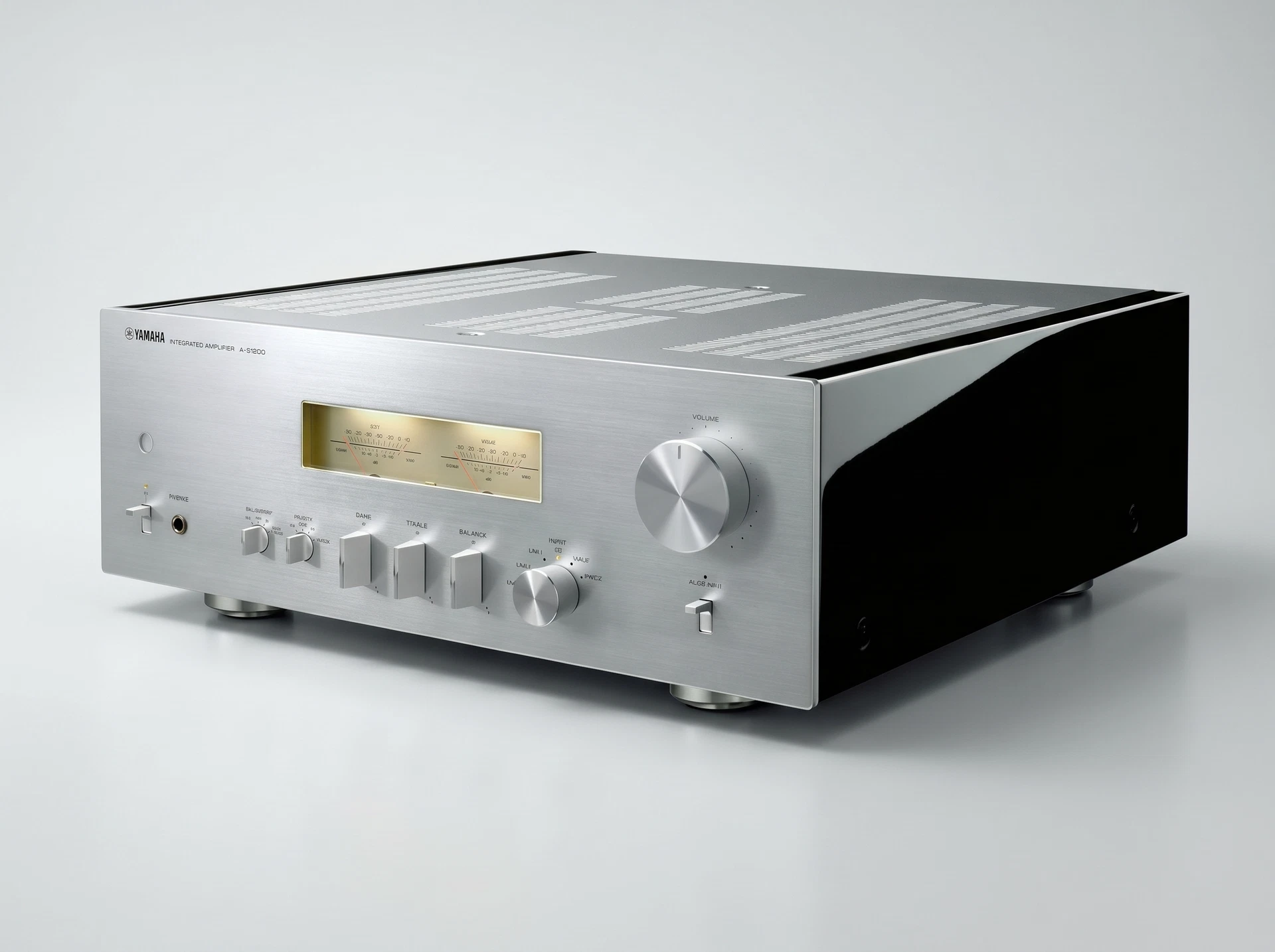 Yamaha A-S1200 Silver &mdash; передняя панель, стрелочные индикаторы и дизайн корпуса