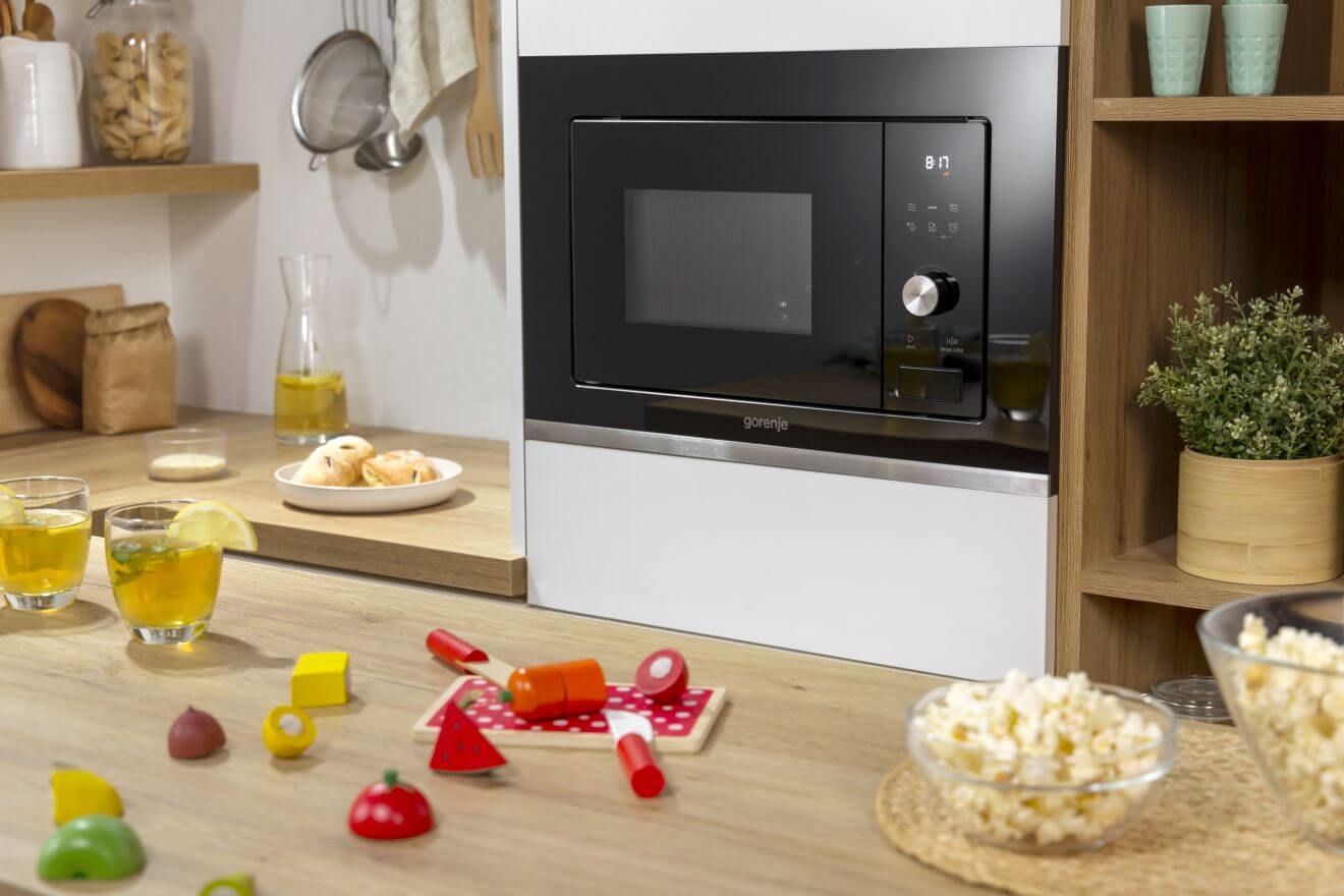 Gorenje BM201SG3DBG встроенная в кухонный шкаф, панель управления с дисплеем