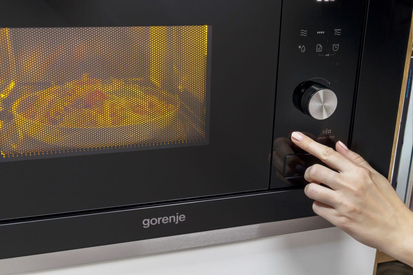 Gorenje BM201SG3DBG панель управления — регулировочный диск и сенсорные кнопки функций