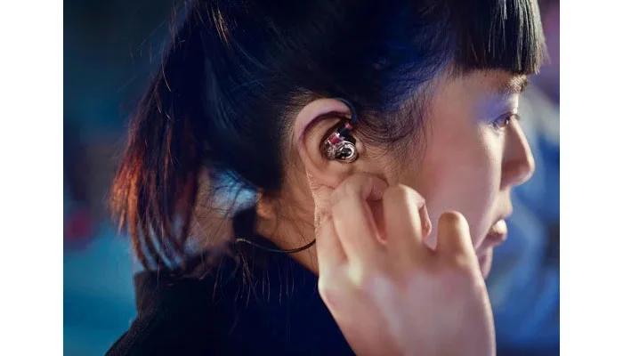 Sennheiser IE 100 Pro — плоский корпус малого профиля, удобная посадка для длительных сессий