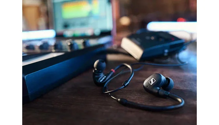 Sennheiser IE 100 Pro — съёмный сценический кабель с внутренним кабельным каналом, вид детально