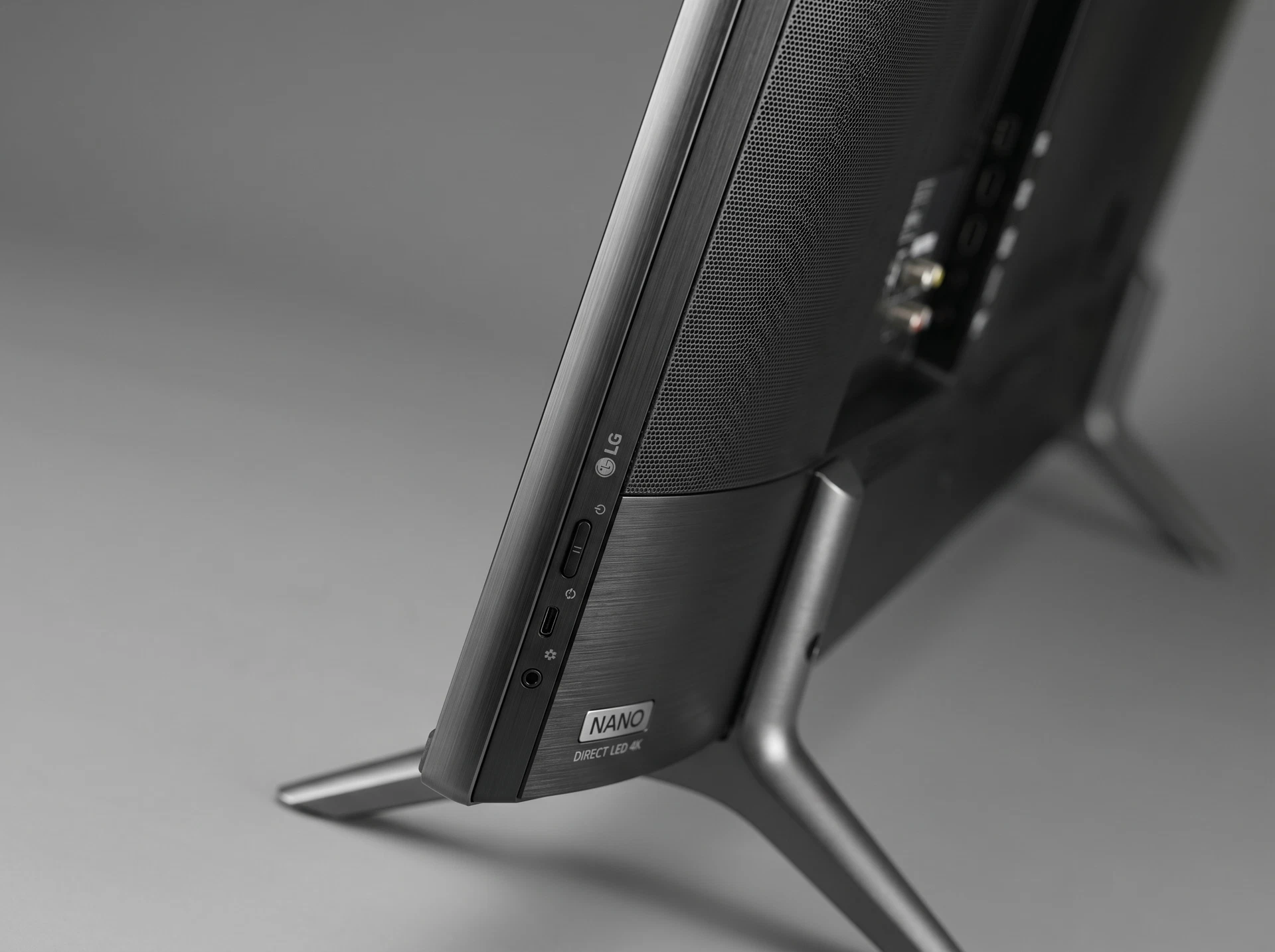 LG 75NU900B6LA в интерьере — размещение на стене, дизайн в комнате