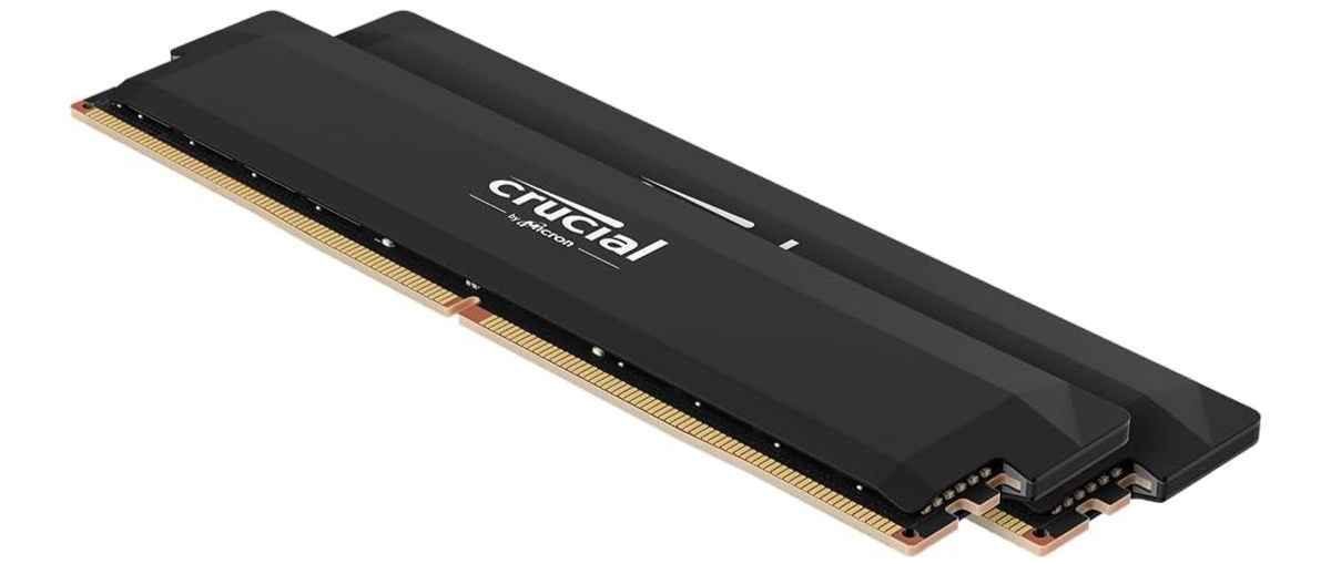 Crucial Pro CP2K16G60C36U5B модуль DDR5 6000 МГц с чёрным радиатором крупным планом