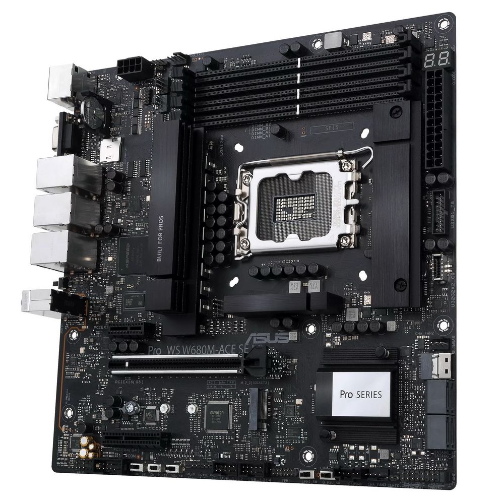 ASUS Pro WS W680M-ACE SE слоты M.2 и PCIe — вид сверху