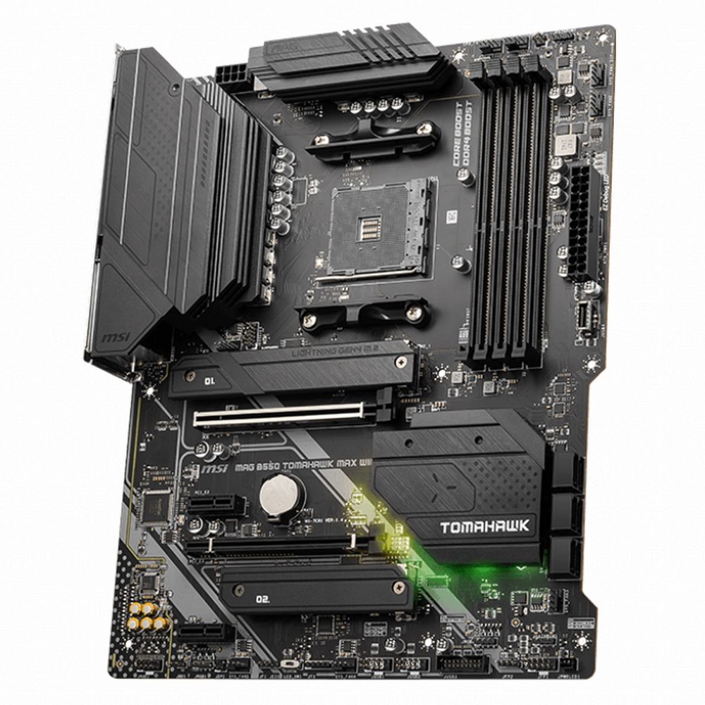 MSI MAG B550 Tomahawk Max Wifi с установленным процессором и кулером — вид сверху, слоты DDR4 и разъёмы питания