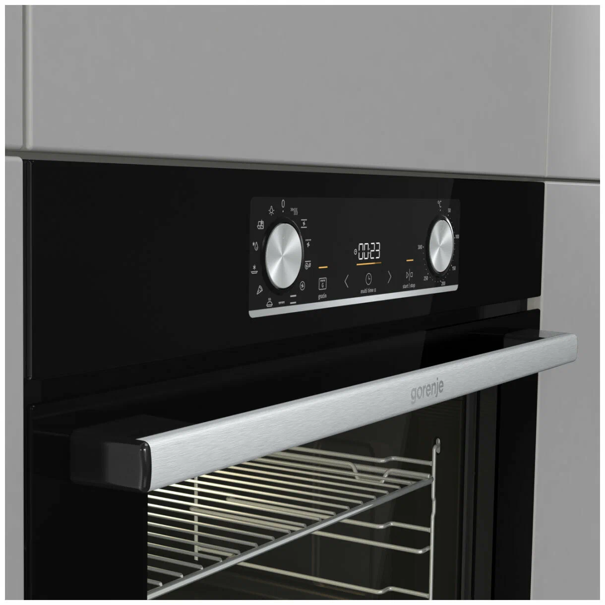 Gorenje BOX6737E01BG встраиваемый духовой шкаф 77 л — вид спереди с открытой камерой