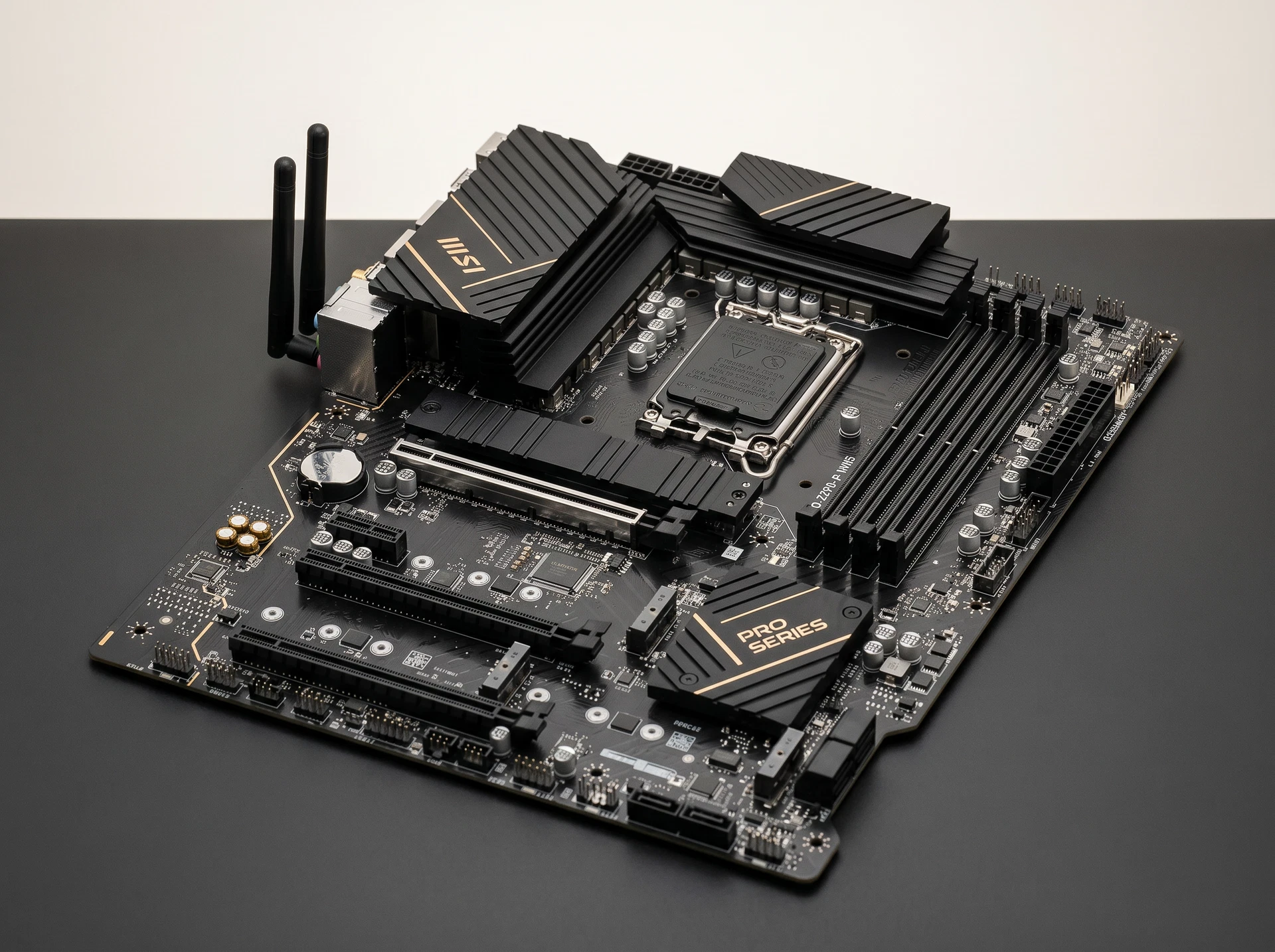 Материнская плата MSI Pro Z790-p Wifi, Socket LGA 1700, Intel Z790, ATX, RTL - фото в интерьере