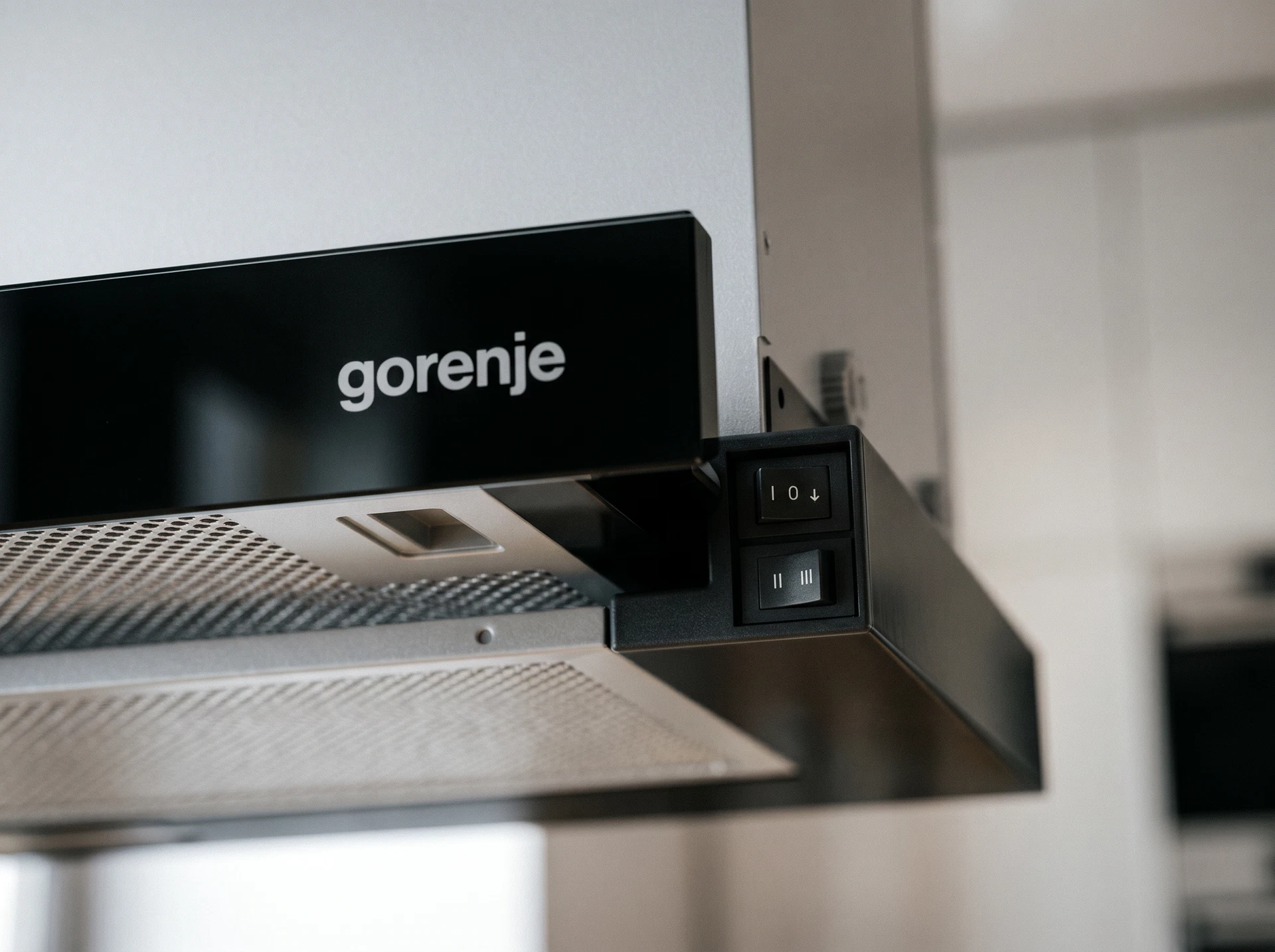 Gorenje TH60E6XB дизайн выдвижного козырька серебристый черный кухня