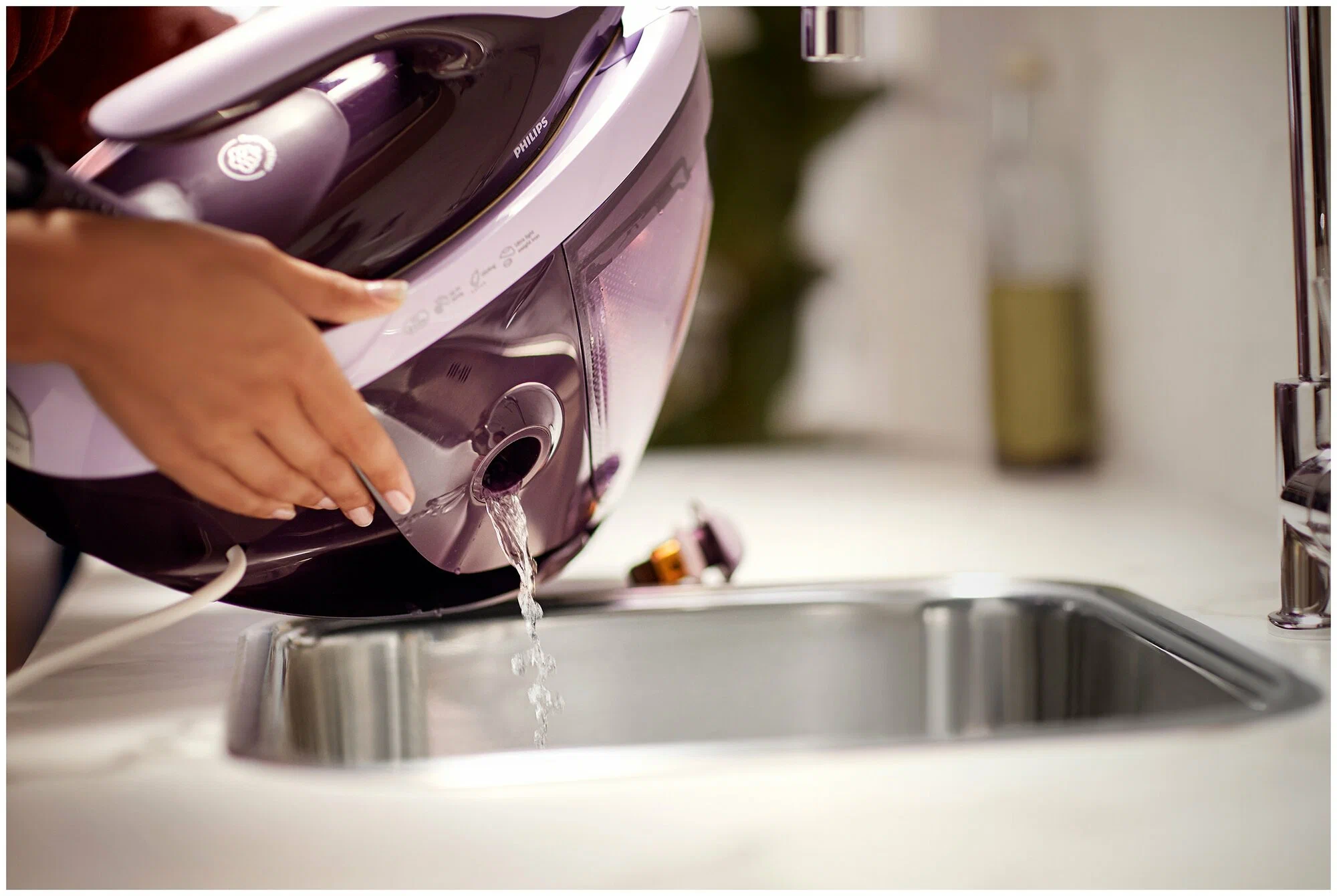 Парогенератор Philips PSG7050/30 PerfectCare 7000 Series фиолетовый/белый