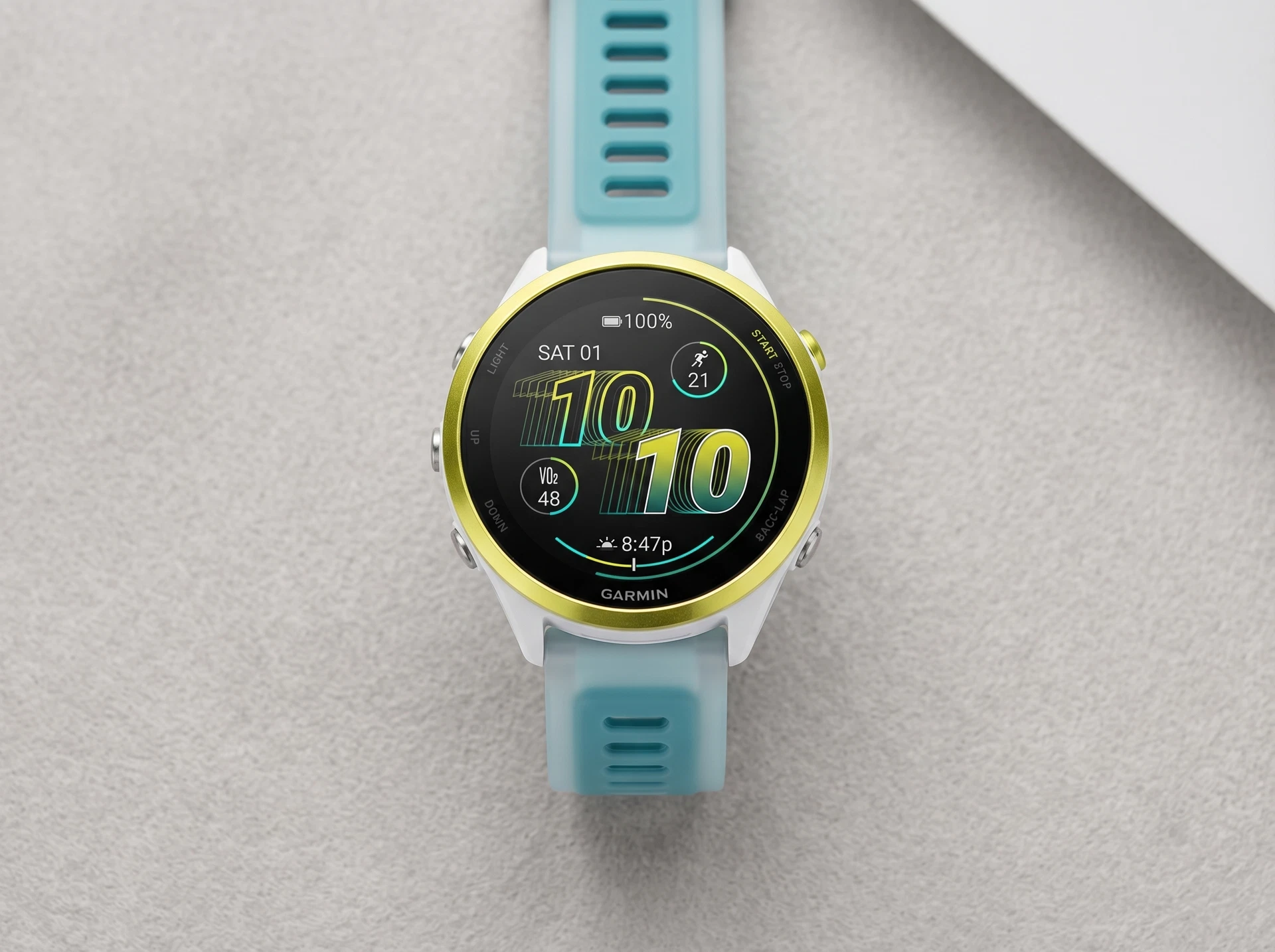 Garmin Forerunner 570 47mm бирюзовый — общий вид в повседневном использовании